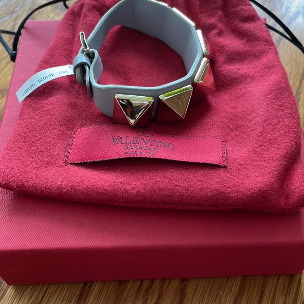 NEW WITH TAGS Valentino Rockstud Large Bracelet in Gray